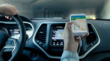 En el Reino Unido el examen de conducir ahora incluye saber manejar el GPS del auto