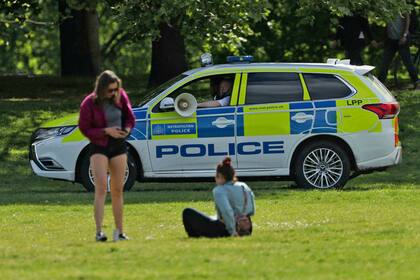 En el Reino Unido, el segundo país más afectado de Europa, el primer ministro Boris Johnson prevé anunciar el domingo un plan de desconfinamiento progresivo