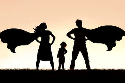 En el reparenting el adulto actúa como la figura paterna que no estuvo emocionalmente disponible en su infancia