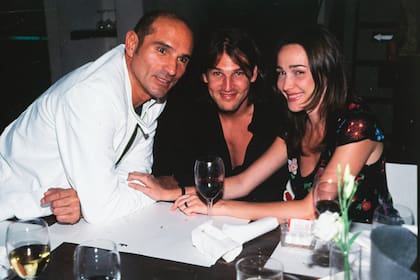 En el restaurante Cipriani, junto a Cruz Pereyra Lucena y Verónica Lozano cuando recién comenzaban su relación (estuvieron juntos cinco años).