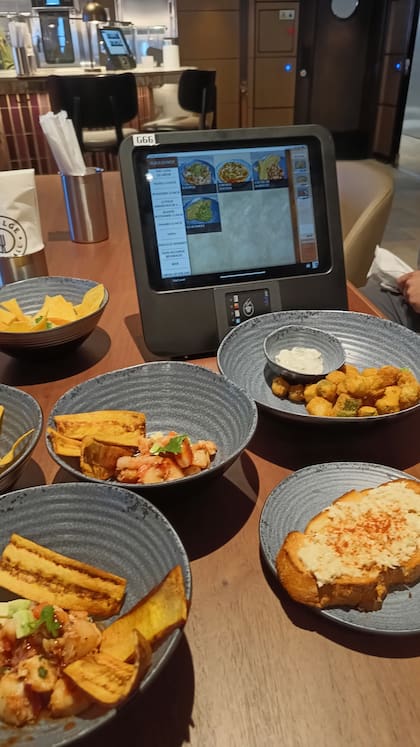 En el restaurante Indulge Food Hall los platos se ordenan por medio de una tablet en la mesa
