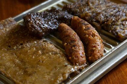 Parrillada elaborada con productos vegetales de la parrilla La Reverde