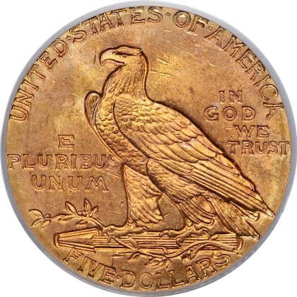 En el reverso de la moneda se puede ver la figura de un aguila posando