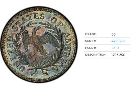 En el reverso, se muestra un águila pequeña, que en versiones posteriores fue reemplazada por un diseño más robusto (pcgs)