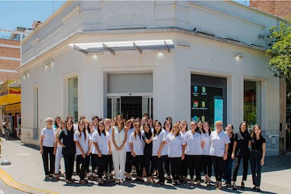 En el rubro farmacéutica, en el que se desarrolla.