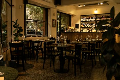 En el salón lograron armar un espacio dónde el verde inglés es el protagonista