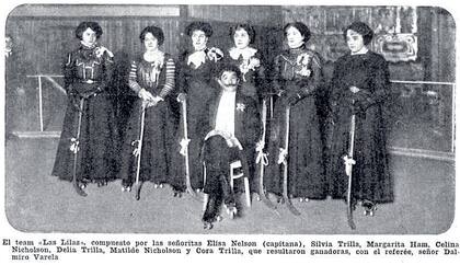 En el salón principal del Pabellón de las Rosas se disputaron también partidos de hockey femenino. Aun se conservan registros de la revista Caras y Caretas