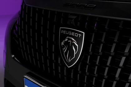 En el segmento de los SUV compactos, el nuevo Peugeot 2008 competirá con los Chevrolet Tracker, Citroen C4 Cactus, Honda HR-V, Nissan Kicks, Renault Duster y Volkswagen T-Cross, entre otros.