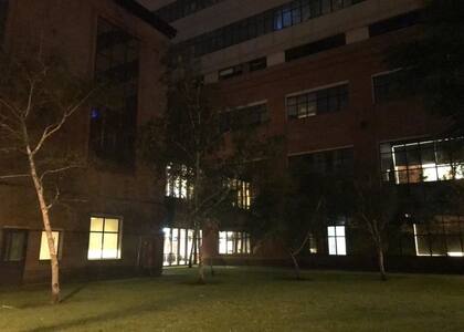 En el segundo piso del Hospital Austral de Pilar se encuentra internado Fernando de la Rúa