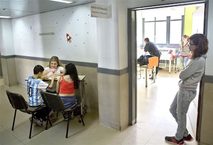 En el Servicio de Pediatría del hospital Fernández, los pacientes pueden aprender como en la escuela