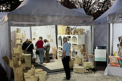 En el siempre concurrido stand de Paysana, sus productos tradicionales y la novedad: su mueble 'Mediterráneo', funcional, bello y cargado de referencias.