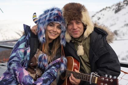 En el Ski Day & Night de Movistar, los músicos Natalie Pérez y Joaquín Levinton disfrutaron los paisajes y tocaron juntos