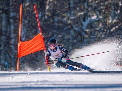En el slalom gigante los obstáculos se transforman en puertas -antes denominadas varas- que están más separadas unas de otras