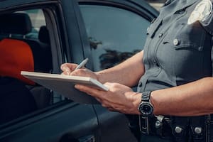 100 mil conductores multados por usar un carril equivocado con insólitas restricciones