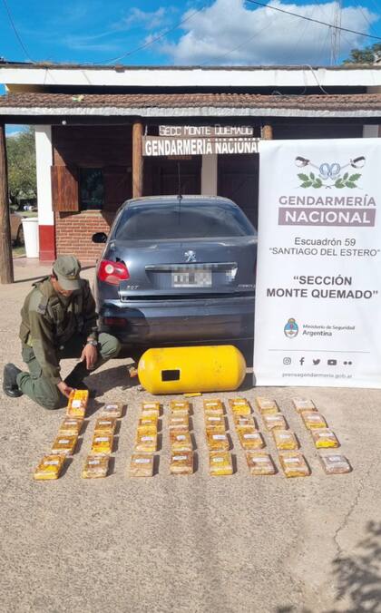 En el tanque de GNC de un Peugeot 207 se encontraron 33 kilos de cocaína, en Santiago del Estero
