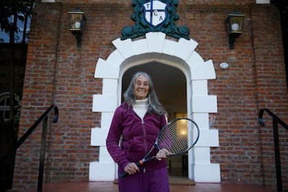 En el Tenis Club Argentino, donde todavía entrena, conoció a su marido con quien tuvo 10 hijos