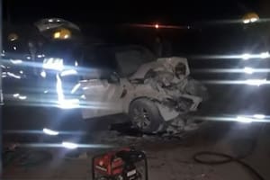 Dos adolescentes murieron cuando el auto en que viajaban se estrelló contra un árbol