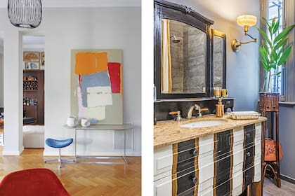 Consola con piezas de cerámica (Hábito) y cuadro de Tatita Ganly. Pisos plastificados (Parqueplast). En el toilette, una cómoda heredada y pintada a mano, bacha (Ferrum) y lámpara amurada comprada en San Telmo.