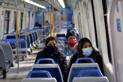 En el transporte público, los pasajeros respetaron la nueva normativa de llevar barbijos