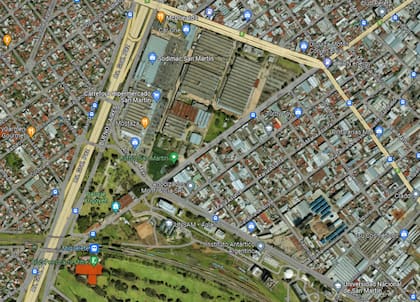 En el triángulo también se encuentra Carrefour, Sodimac, Mc Donald´s y a unas pocas cuadras la Universidad de San Martín