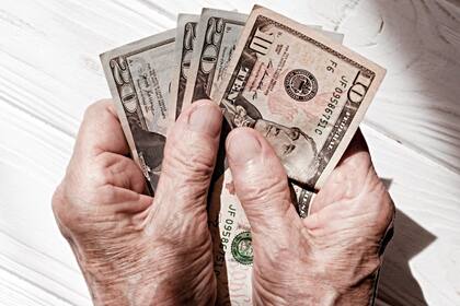 En el último año fiscal, los programas de la SSA han entregado US$1300 millones en beneficios de jubilación y para sobrevivientes, US$157 millones en pagos a trabajadores discapacitados y sus familias, y US$56 millones en apoyos a personas mayores, ciegas o discapacitadas con bajos recursos