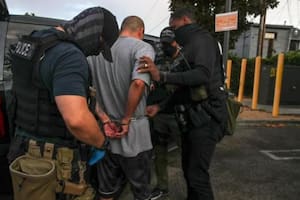 ¿Realmente podría Trump deportar a un millón de migrantes indocumentados?