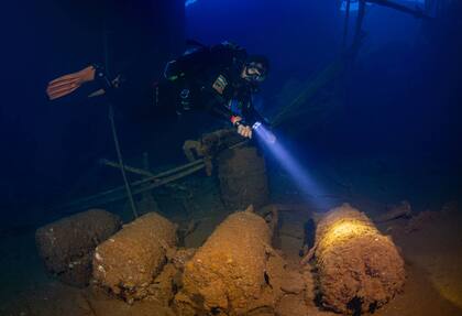 En el USS Saratoga también se pudieron encontrar bombas