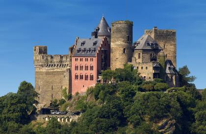En el Valle Medio del Rin, el castillo Schönburg destaca por su histroia y su propuesta turistica. 