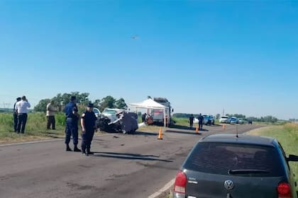 En el vehículo también viajaban su esposa y su hija, quienes fueron trasladadas al Hospital San Miguel.