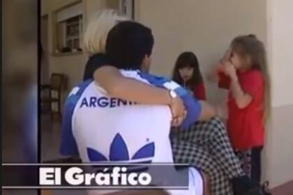 En el video se escucha a Diego entonando una canción de Cristian Castro