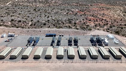 En el yacimiento Los Toldos, de Tecpetrol, la compañía Unblock Computing propuso solucionar el problema de la quema de gas y e instaló 12 centros de datos modulares (MDC) para minar criptomonedas