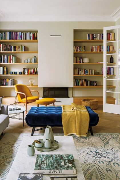 En elegante azul, el puf de la línea 'Profile'