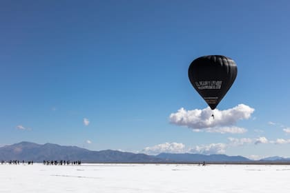 En enero de 2020, Leticia se convirtió en la primera persona en volar un globo solar; al ser la única, hoy mantiene 32 récords mundiales