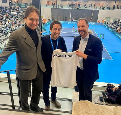 En enero de 2025, Ignacio Uzquiza viajó a Noruega como jefe de la delegación nacional de Copa Davis y le obsequió una camiseta al Príncipe de ese país, Haakon Magnus