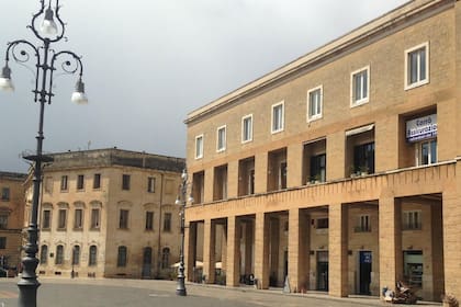 En enero de 2026 se instaló en Lecce, en la región de Puglia, sin conocer la ciudad previamente