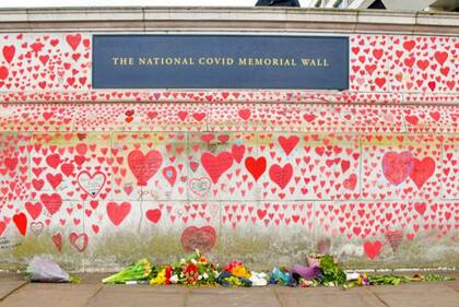 En enero del 2020, Reino Unido registró más de 1.300 muertes al día a causa de la covid-19.