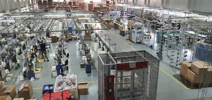 En enero la empresa será la primera de Sudamérica en producir guantes de acero.