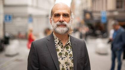 En entrevista con BBC Mundo, Schneier criticó duramente la inacción del Congreso de Estados Unidos para promover más y mejores leyes de protección de datos.