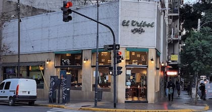 EN esa misma esquina funcionaba una agencia de lotería, de ahí su nombre que remite a la buena suerte