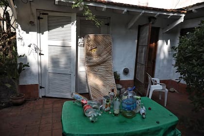 El patio de la casa alquilada por los acusados el día después del crimen de Fernando
