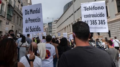 En España existe un número de teléfono para prevenir los suicidios