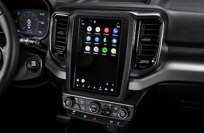 En esta actualización de la Fiat Toro se le agregó una pantalla táctil de buena interfaz y 10,1"