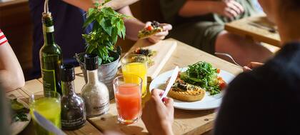 En esta cadena, otros almuerzos livianos pueden incluir tartines o ensaladas.