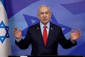 En esta captura de pantalla proporcionada por la Oficina de Prensa del Gobierno Israelí, el primer ministro de Israel, Benjamin Netanyahu, pronuncia un comunicado por televisión el martes 26 de noviembre de 2024, en Jerusalén, Israel. (Oficina de Prensa del Gobierno Israelí, vía AP)