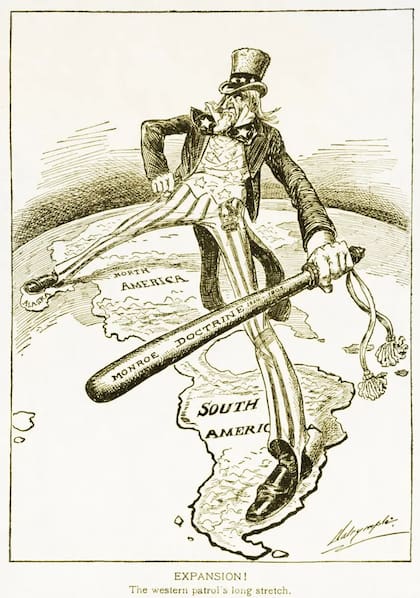 En esta caricatura política, el Tío Sam blande un gran garrote con la inscripción "Doctrina Monroe 1824-1905". El pie de foto dice: "¡Expansión! El largo camino de la patrulla occidental"