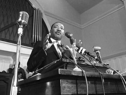 En esta foto de 1960, el líder de los derechos civiles Martin Luther King Jr. habla en Atlanta. (Foto AP, Archivo)