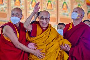 Mujeres poco atractivas, aborto y marihuana: otras polémicas en las que se vio envuelto el Dalai Lama