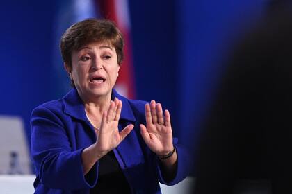 En esta foto de archivo tomada el 3 de noviembre de 2021, la directora gerente del FMI, Kristalina Georgieva, habla durante un panel de discusión en la Cumbre Climática de la ONU COP26 en Glasgow