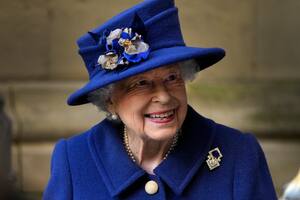 La reina Isabel pasó una noche en el hospital y volvió al castillo de Windsor