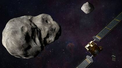En esta ilustración se ve al sistema binario Dimorphos-Didymos, cerca de la nave DART y el satélite cúbico que planea tomar imágenes del impacto